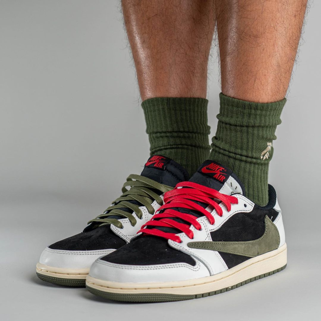 Những hình ảnh mới nhất của TRAVIS SCOTT x NIKE WMNS AIR JORDAN 1 LOW “MEDIUM OLIVE”