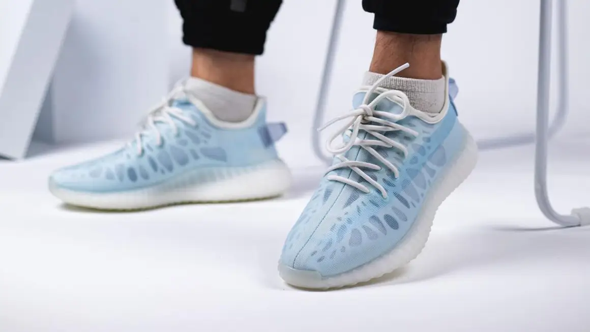 Yeezy Boost 350 V2 "Mono Ice" is expected to release on April 21