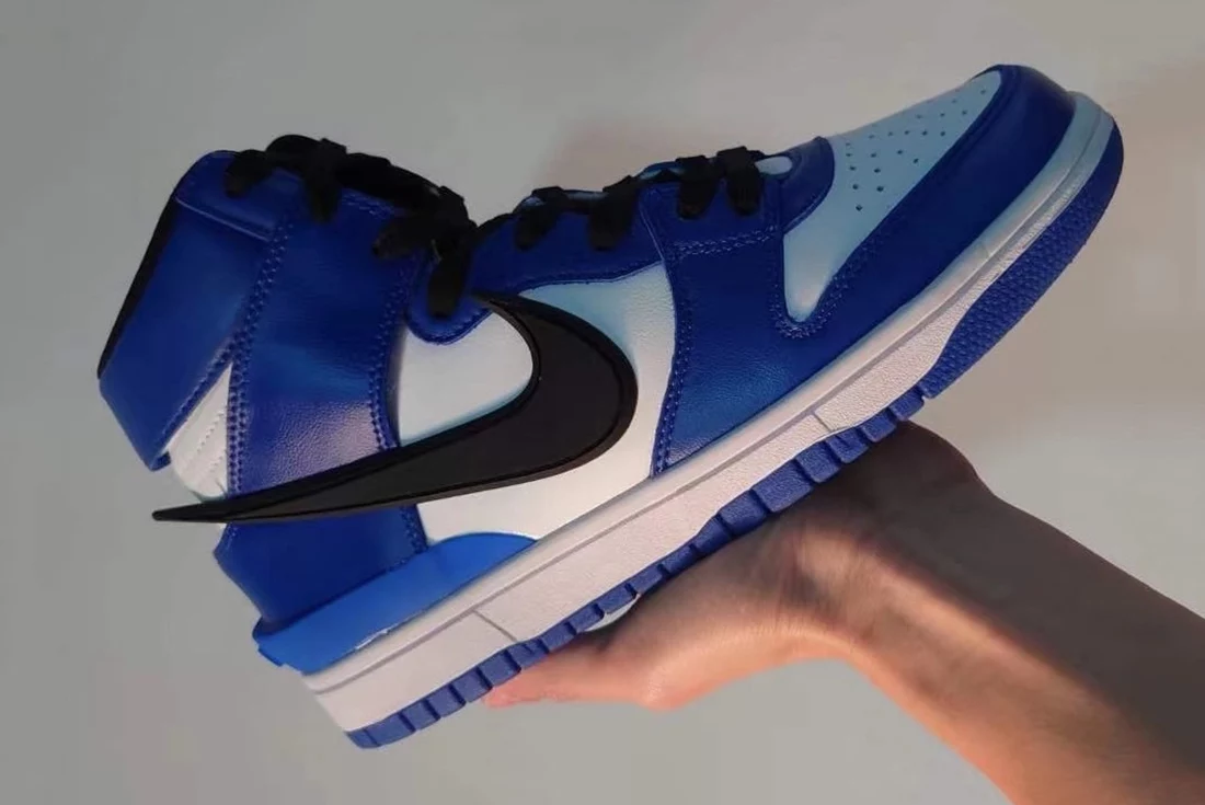 Yoon Ahn nhá hàng những hình ảnh đầu tiên AMBUSH x Nike Dunk High ‘Deep Royal’