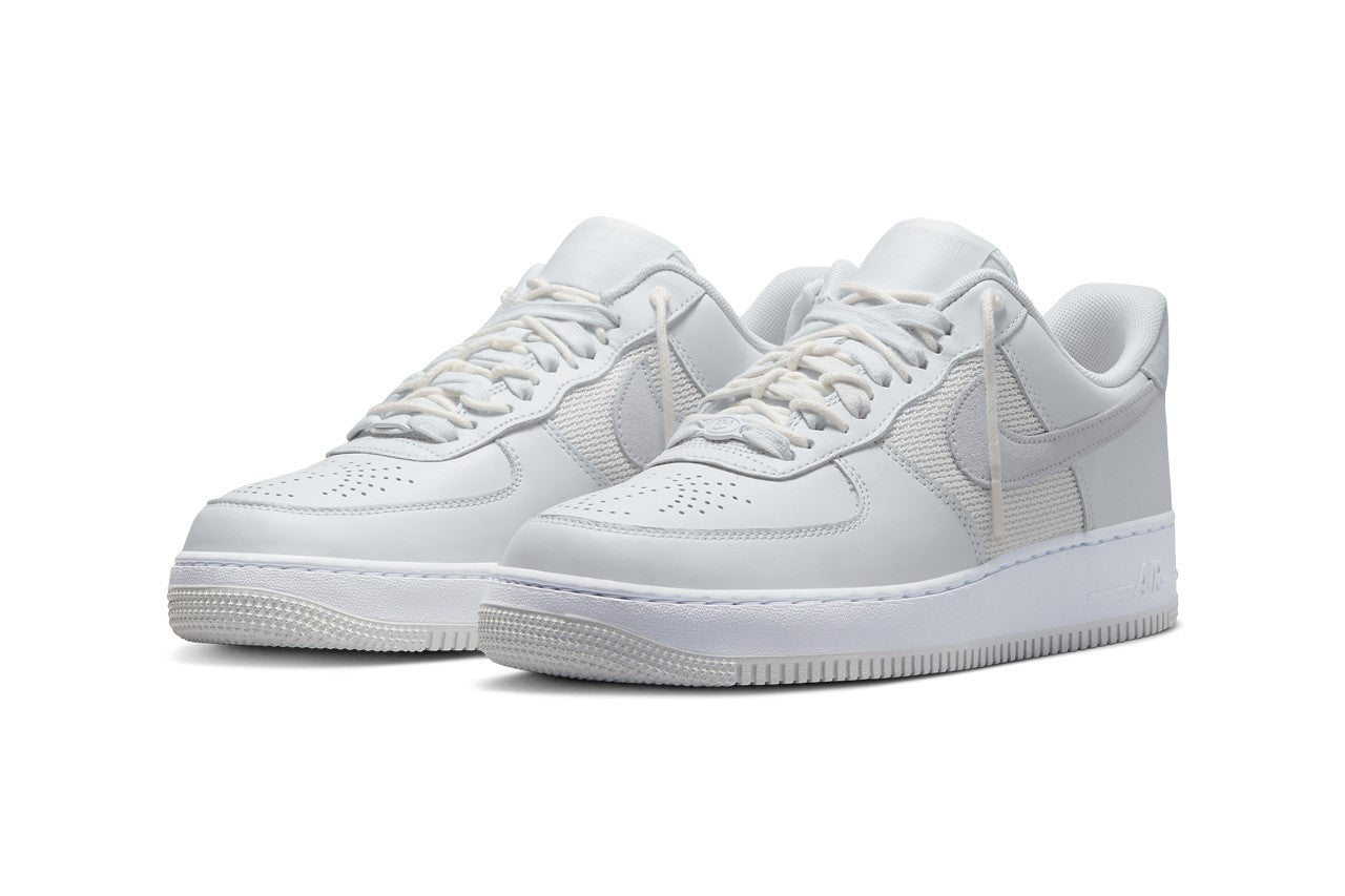 2 thương hiệu SLAM JAM x NIKE AIR FORCE 1 LOW hợp tác trong 2 màu trắng - đen