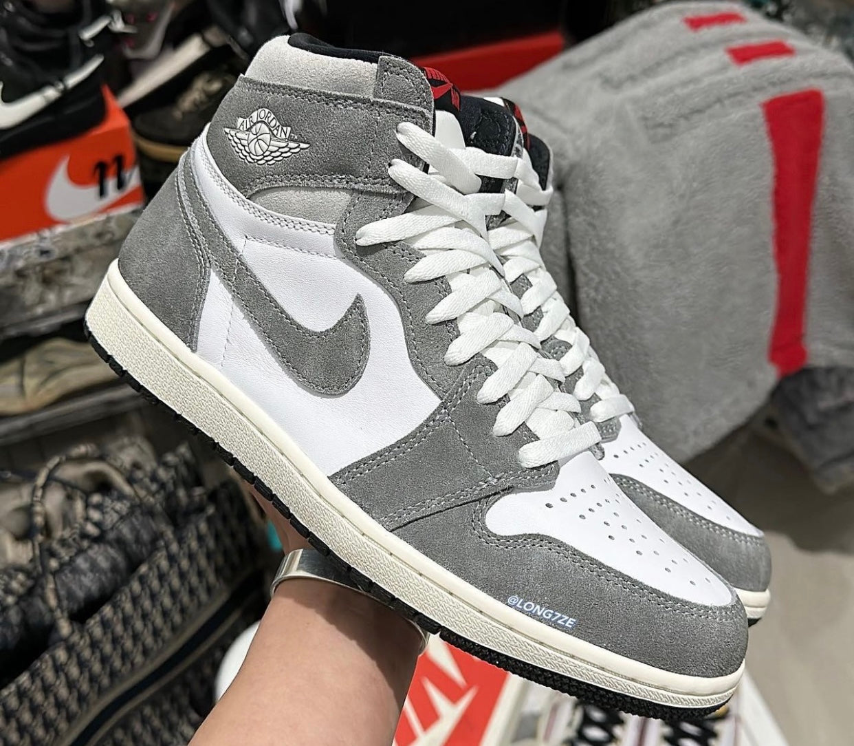 Những hình đầu tiên của AIR JORDAN 1 RETRO HIGH OG “WASHED BLACK”