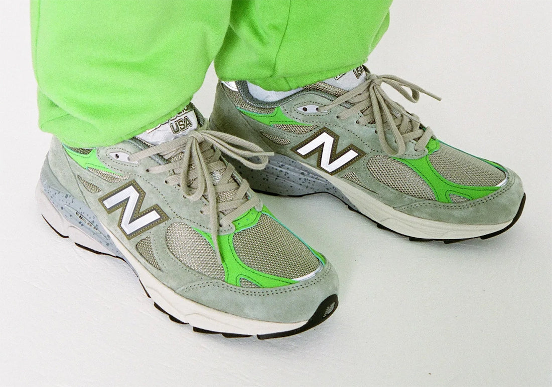 PATTA kết hợp cùng NEW BALANCE  trên 990V3 mang tên "KEEP YOUR FAMILY CLOSE"