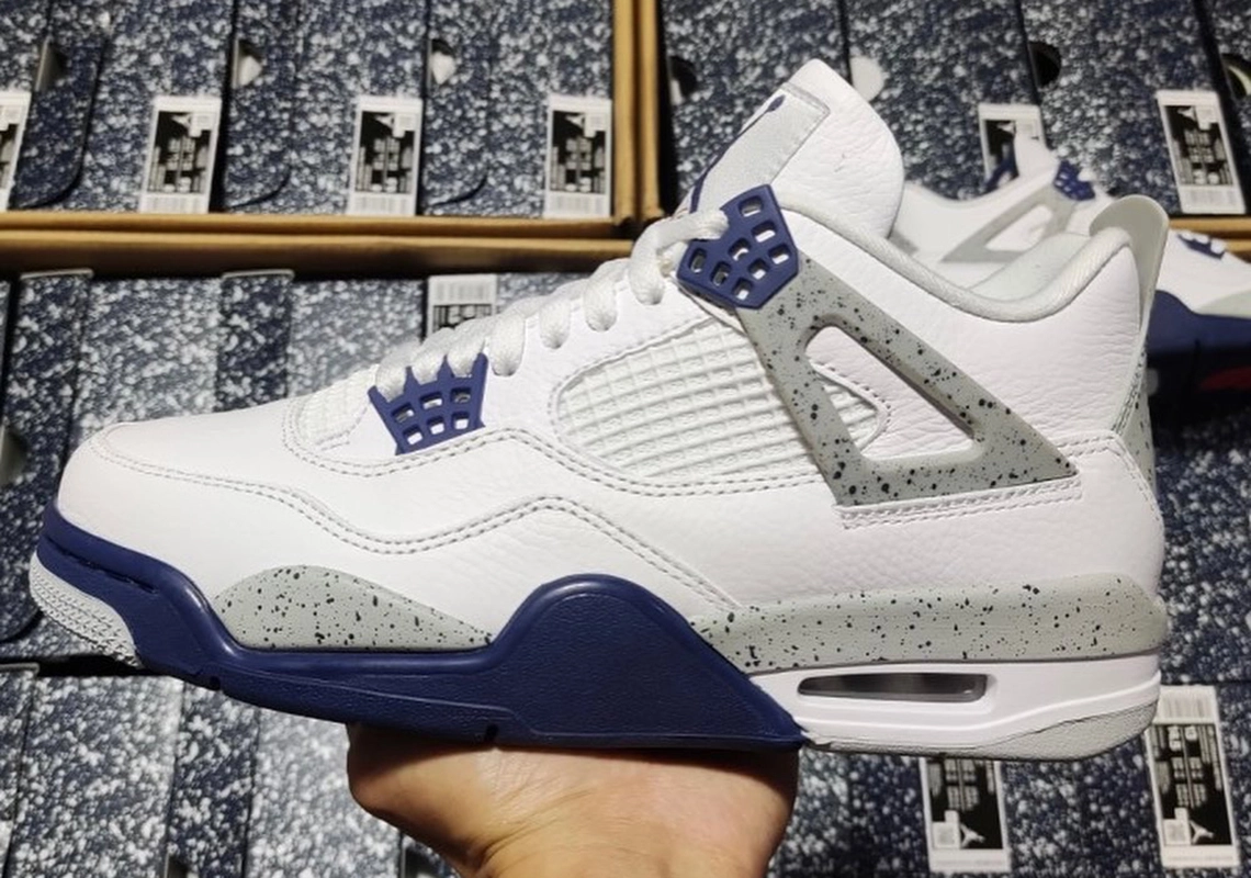 Những hình ảnh đầu tiên về Air Jordan 4 “White Navy”