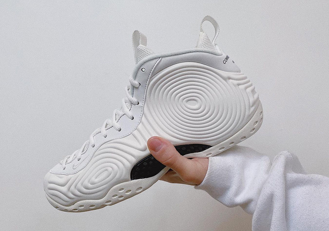 Detail look: COMME des GARÇONS x Nike Air Foamposite màu trắng