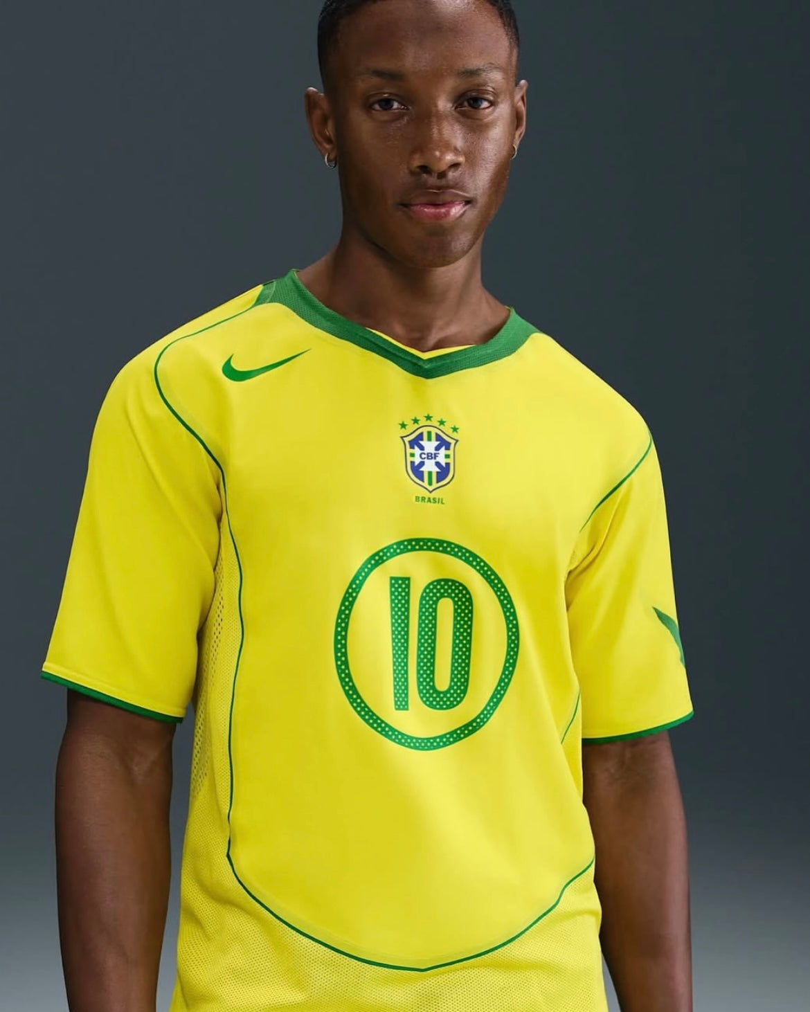 NIKE TÁI PHÁT HÀNH ÁO ĐẤU BRAZIL TOTAL 90 CỦA RONALDINHO