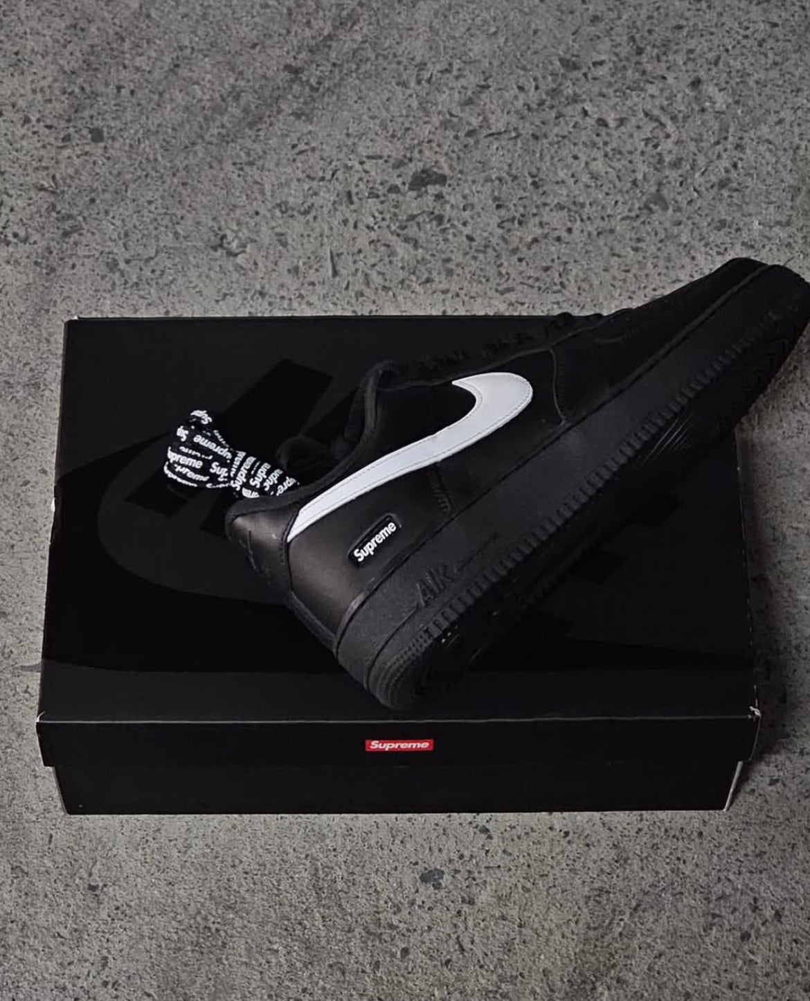 NHỮNG HÌNH ẢNH ĐẦU TIÊN CỦA AF1 SUPREME X NIKE