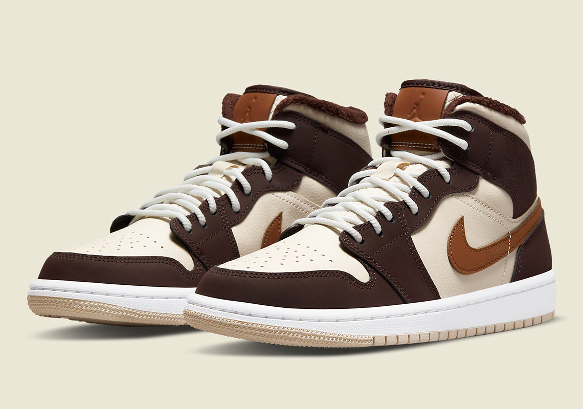 Thêm nhiều lớp lót lông cừu xuất hiện trên Air Jordan 1 Mid