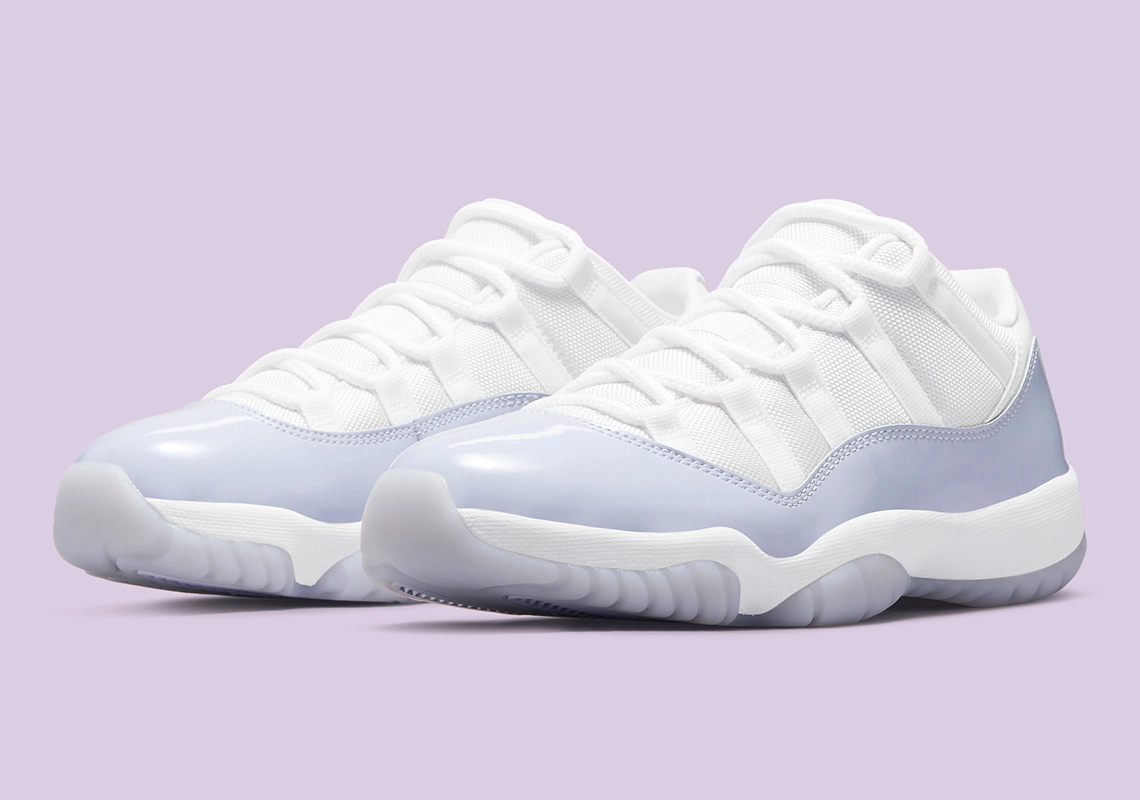 Hình ảnh chính thức của Air Jordan 11 Low “Pure Violet”