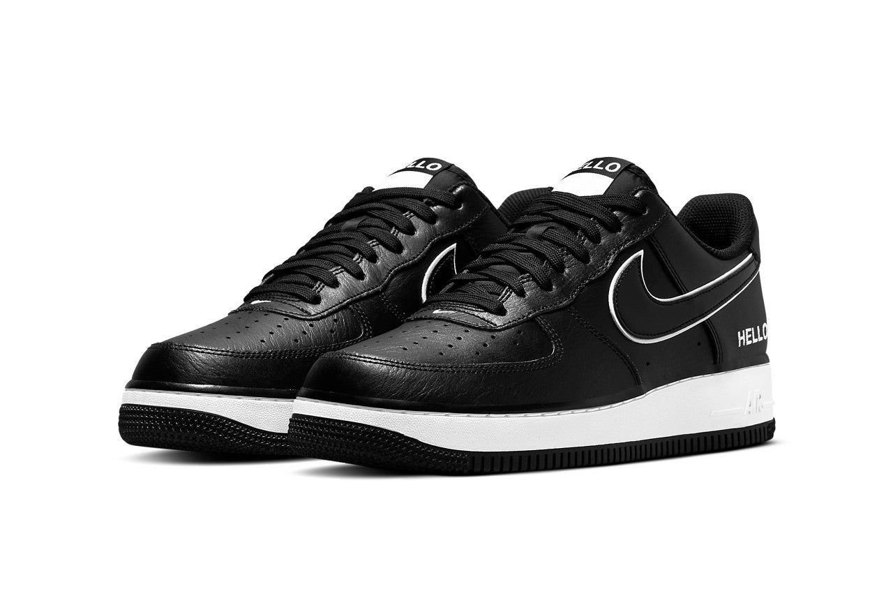 Giới thiệu bản thân qua Nike Air Force 1 ?