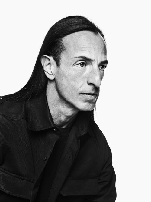 RICK OWENS: CÚ CHUYỂN MÌNH TỪ DARK WEAR TỚI CASUAL