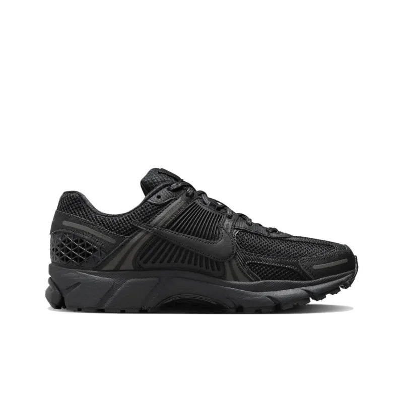 Nike Zoom Vomero 5 - Triple Black