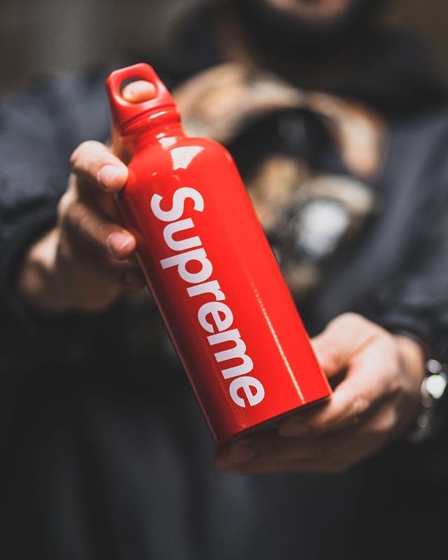 Supreme SIGG Traveller 0.6L Water Bottle (SS23) - Red
