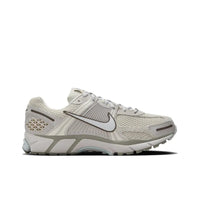 Nike Zoom Vomero 5 SE - Light Orewood Brown