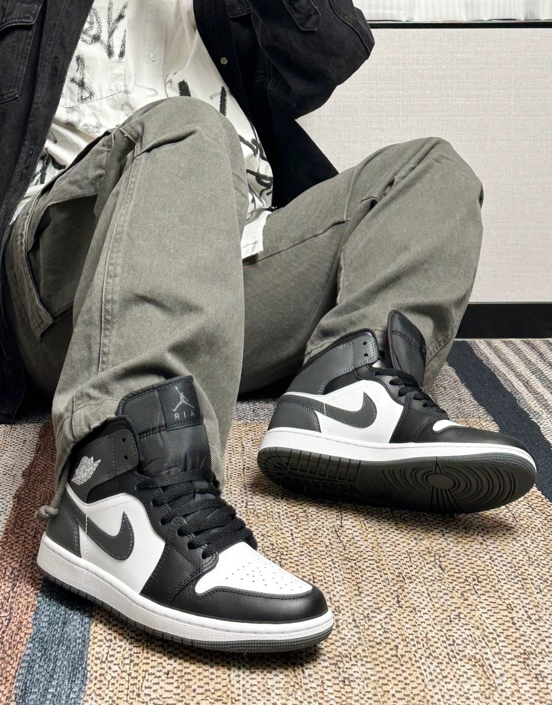 Jordan 1 Mid Black White - Iron Grey