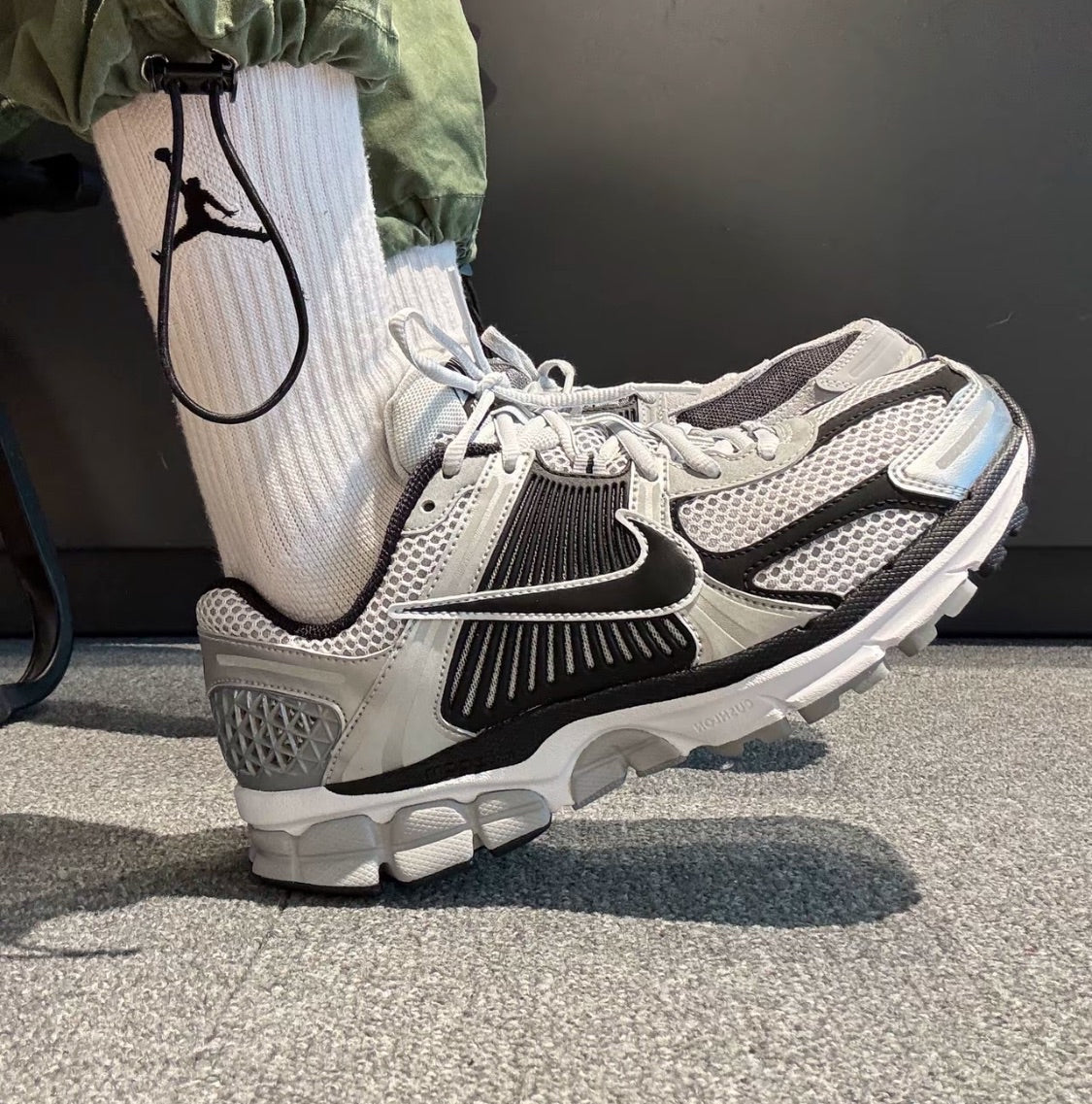 Nike Zoom Vomero 5 - Metallic Silver Black