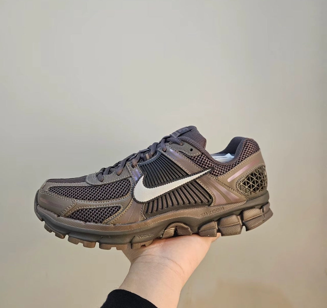 Nike Zoom Vomero 5 - Cave Stone
