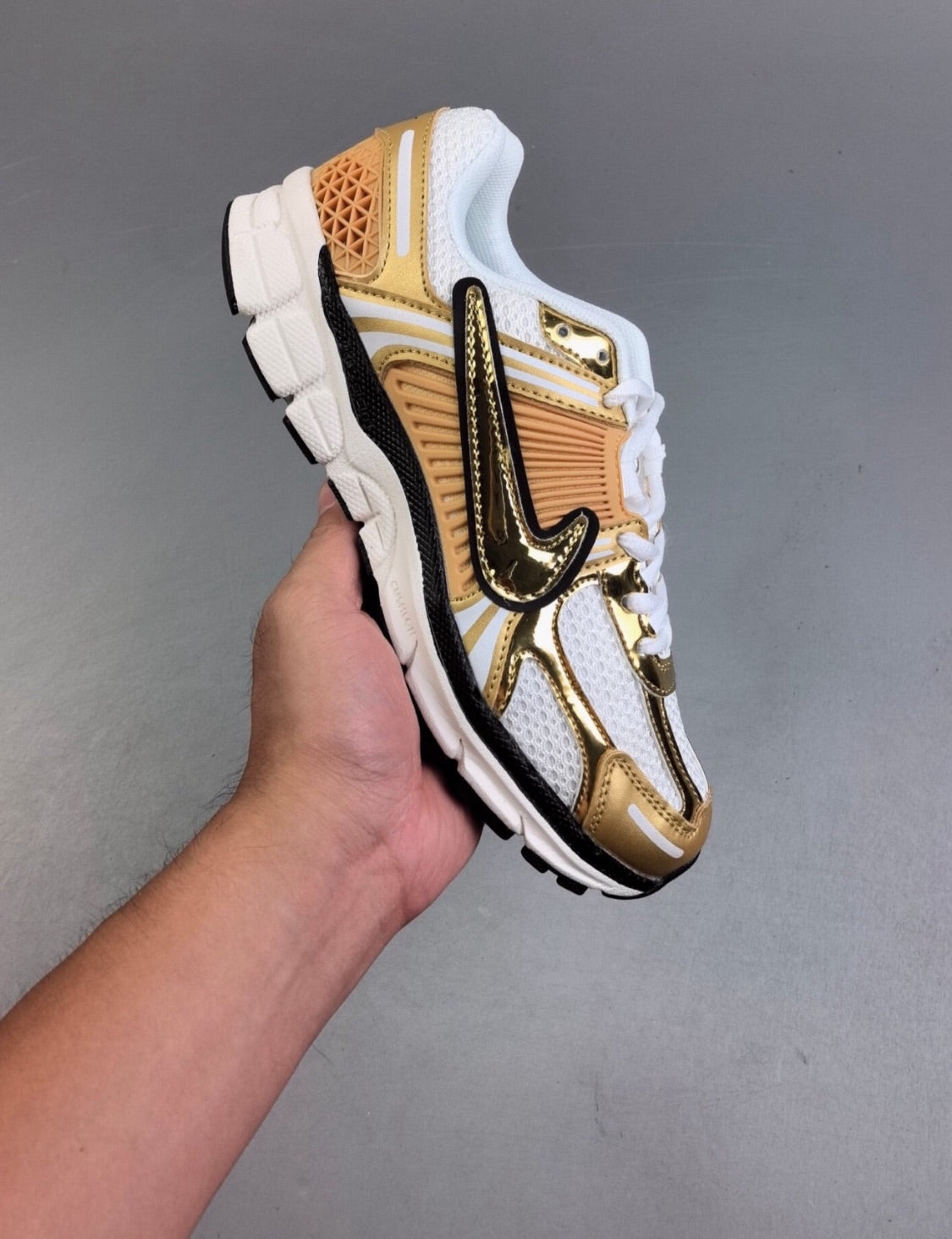 Nike Zoom Vomero 5 - Metallic Gold (Women's)