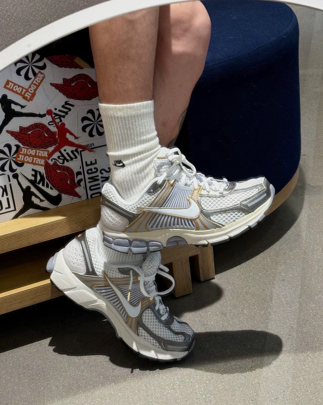 Nike Zoom Vomero 5 - Platinum Tint Metallic Gold