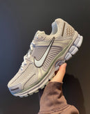 Nike Zoom Vomero 5 SE - Light Orewood Brown