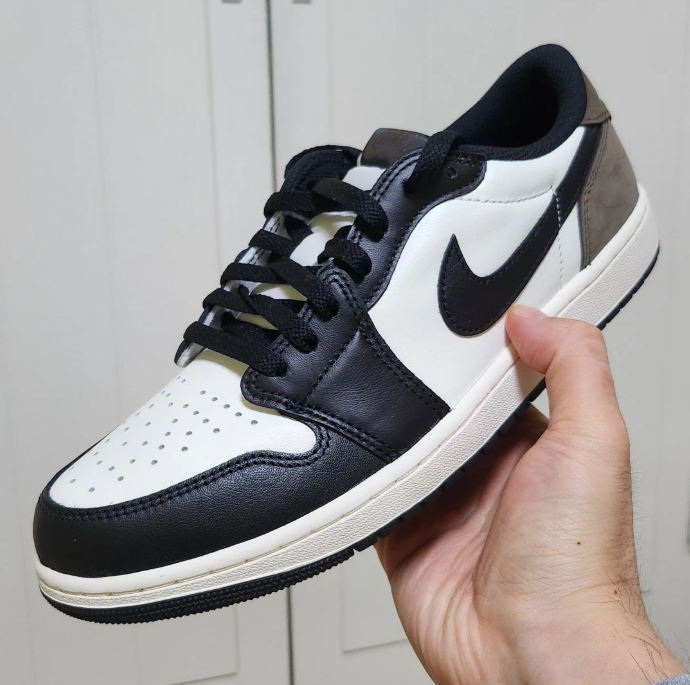 Jordan 1 Retro Low OG - Mocha (GS)