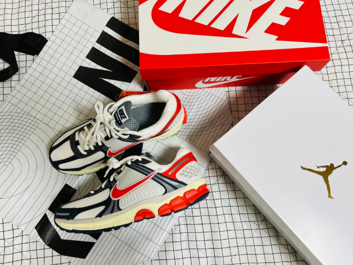 Nike Zoom Vomero 5 - USA