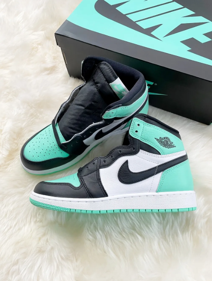 Jordan 1 Retro High OG - Green Glow (GS)