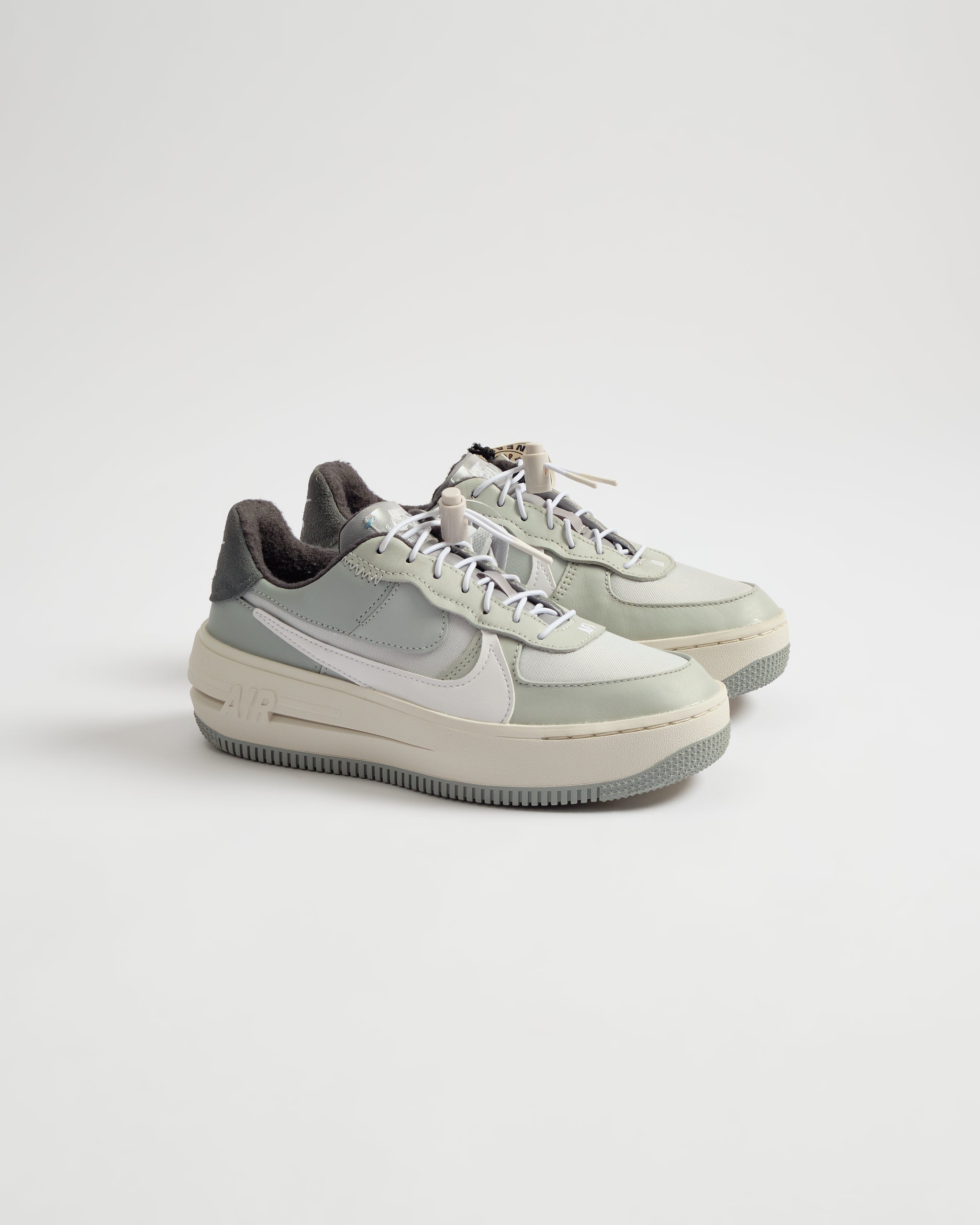 Nike Women's Air Force 1 PLT.AF.ORM LV8-GREY WHITE