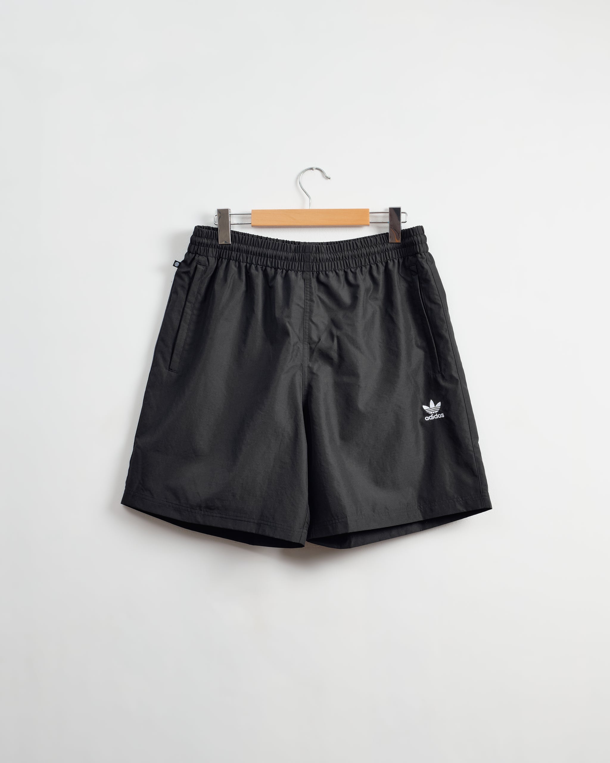 ADICOLOR ESSENTIALS TRACE SHORTS-BLACK