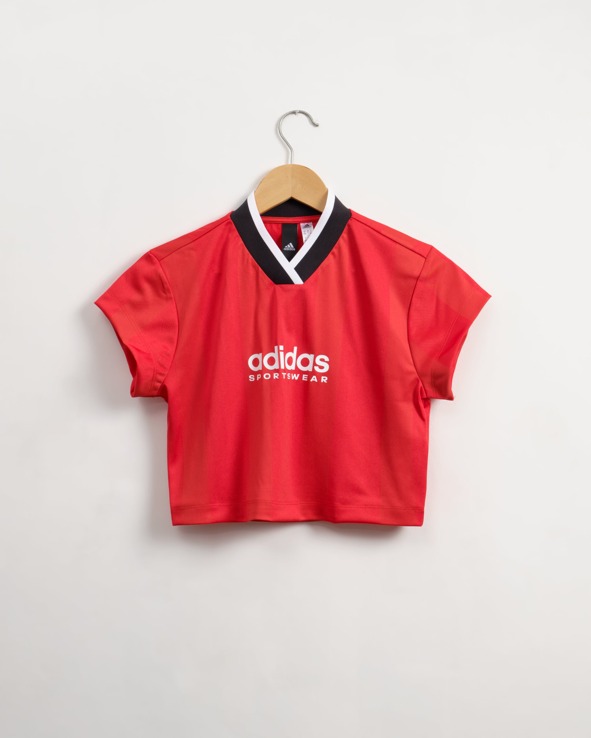 TIRO COLORBLOCK CROP TEE-Better Scarlet / Better Scarlet