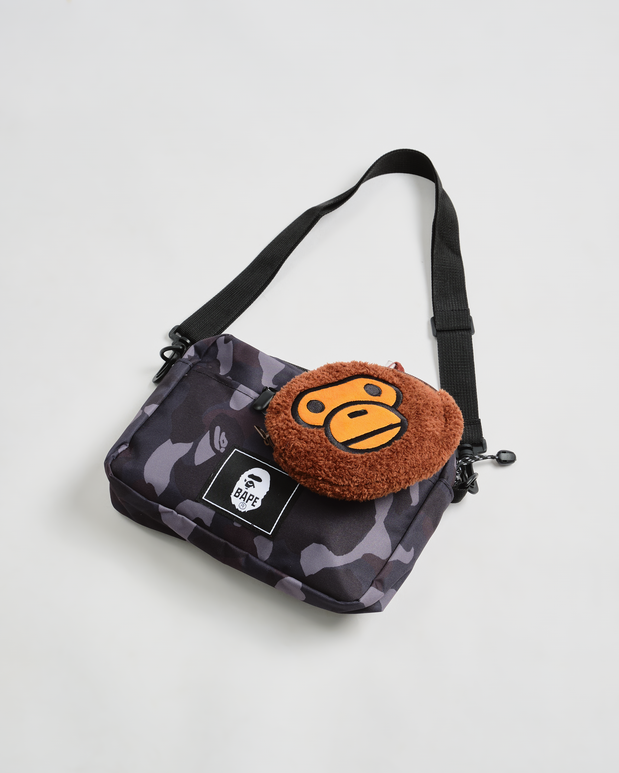 BAPE E_MOOK 2022 AUTUMN WINTERR COLLECTION CAMO SHOULDER &amp; MILO POCHETTE BOOK-Black Camo