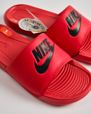 NIKE VICTORI ONE SLIDE MEN-UNIVERSITY RED